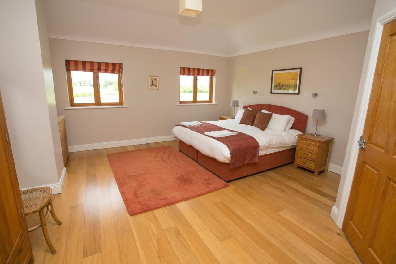 Decoy Country Cottages Navan Exterior foto